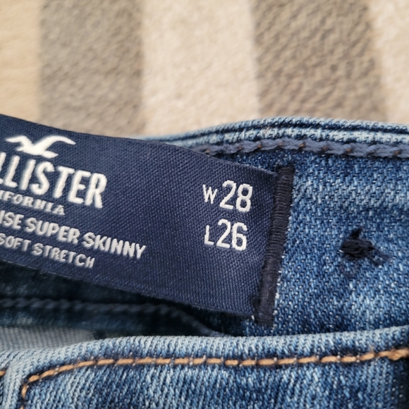 Hollister ultra high rise distress jean - Picture 5 of 8